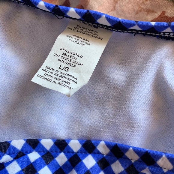 Bikini - Picture 2 of 3